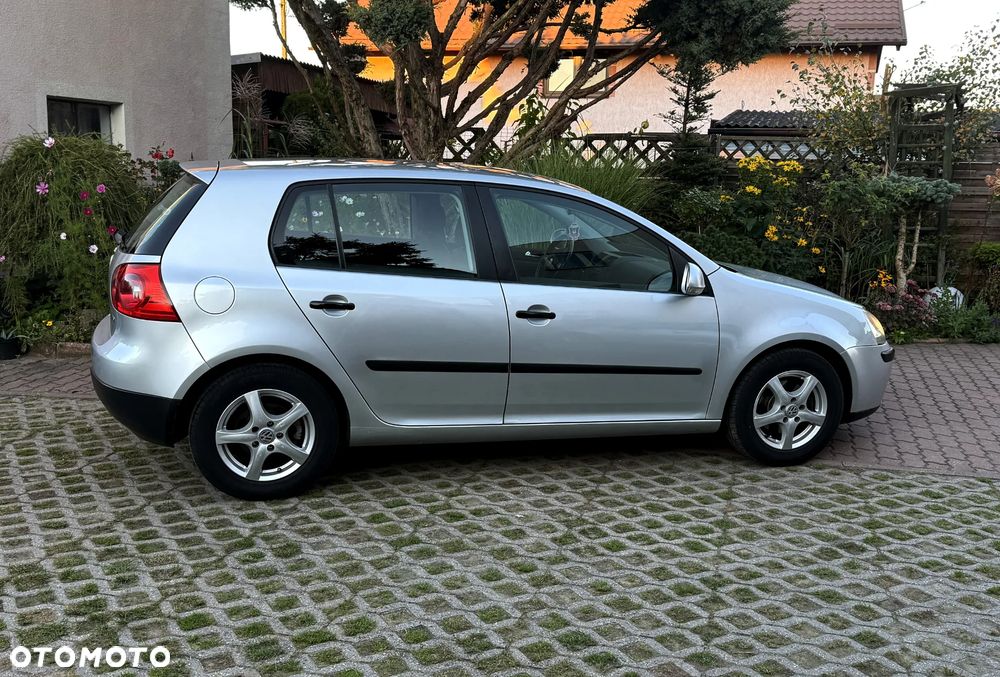 Volkswagen Golf V 1.9 TDI Trendline - 38