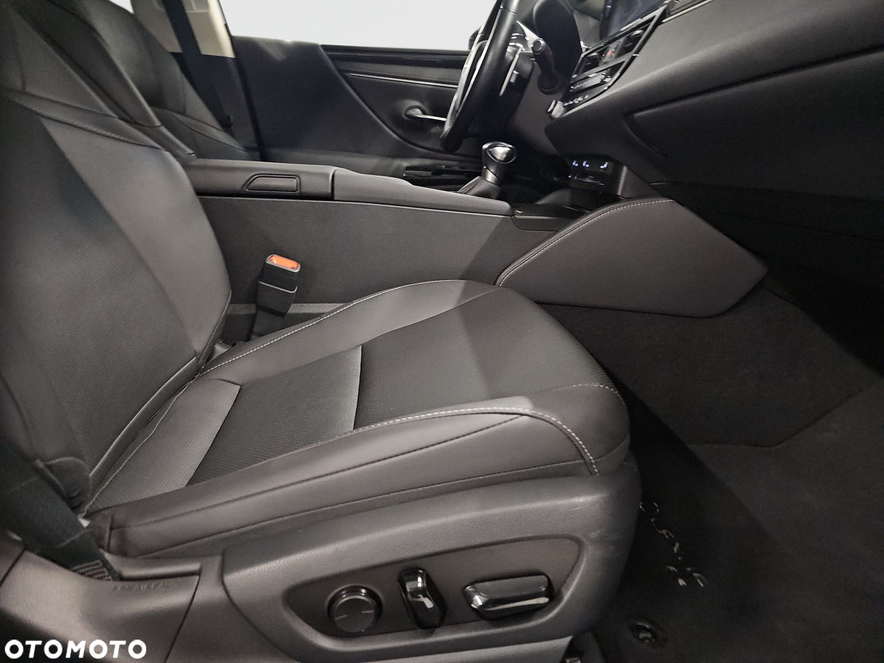 Lexus ES - 16
