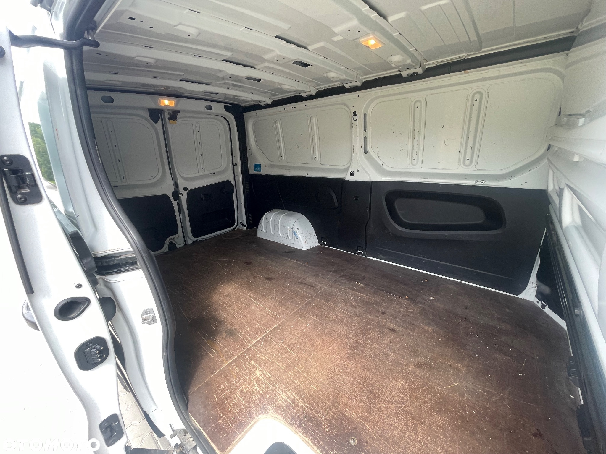 Nissan NV300 - 15