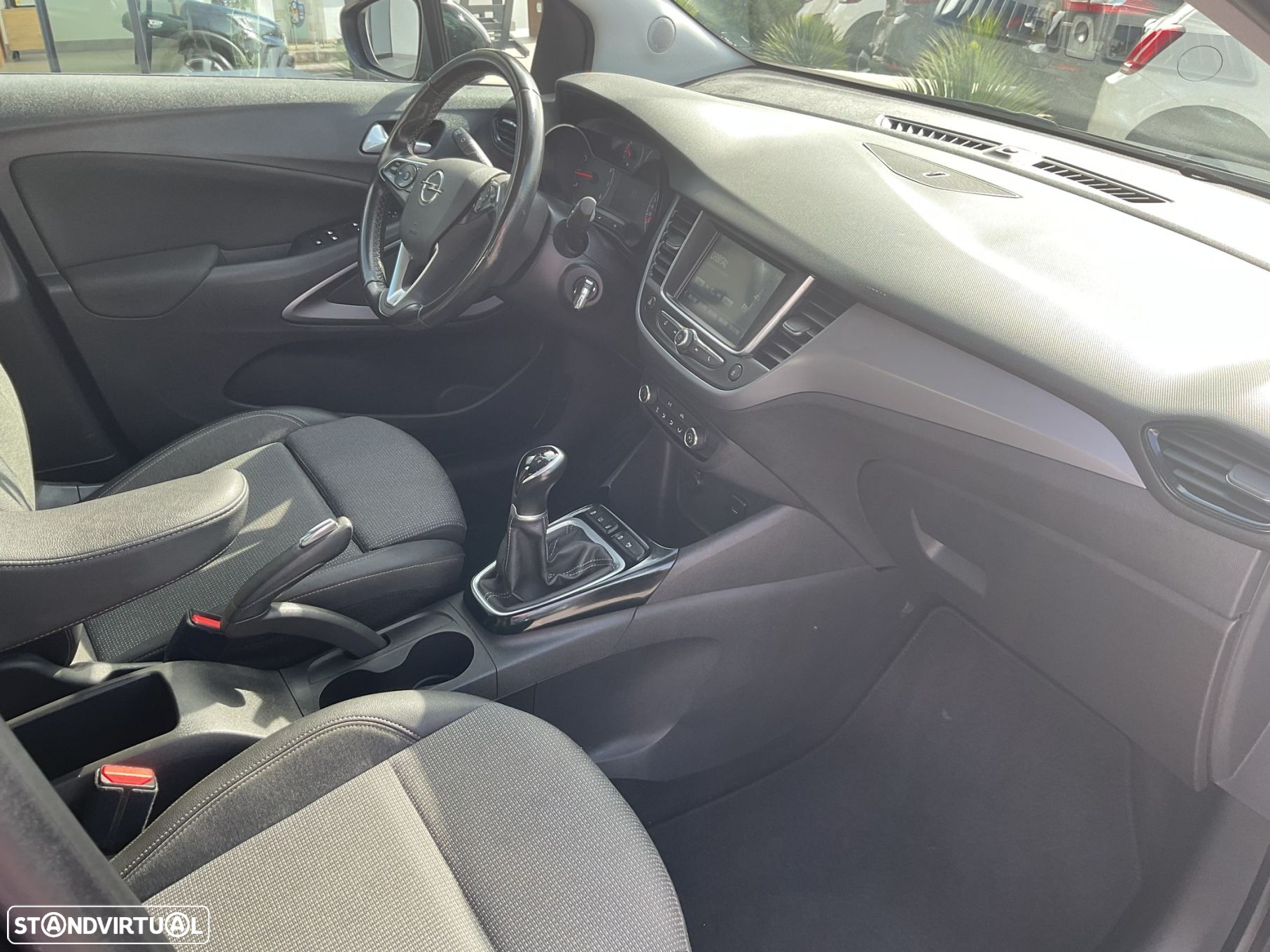 Opel Crossland X 1.2 Business Edition - 30