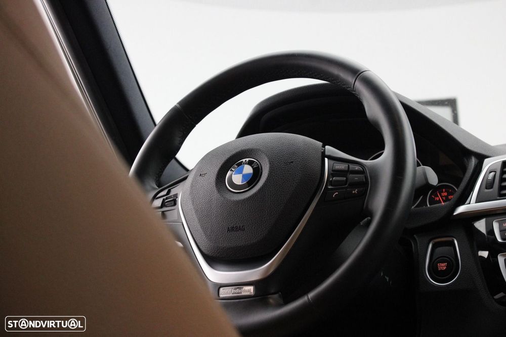 BMW 330 e iPerformance Line Sport — fotografia 37