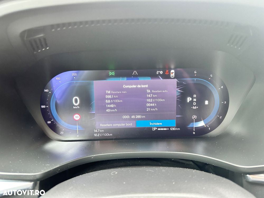 Volvo XC 60 B4 MHEV AT8 FWD Momentum Pro - 19