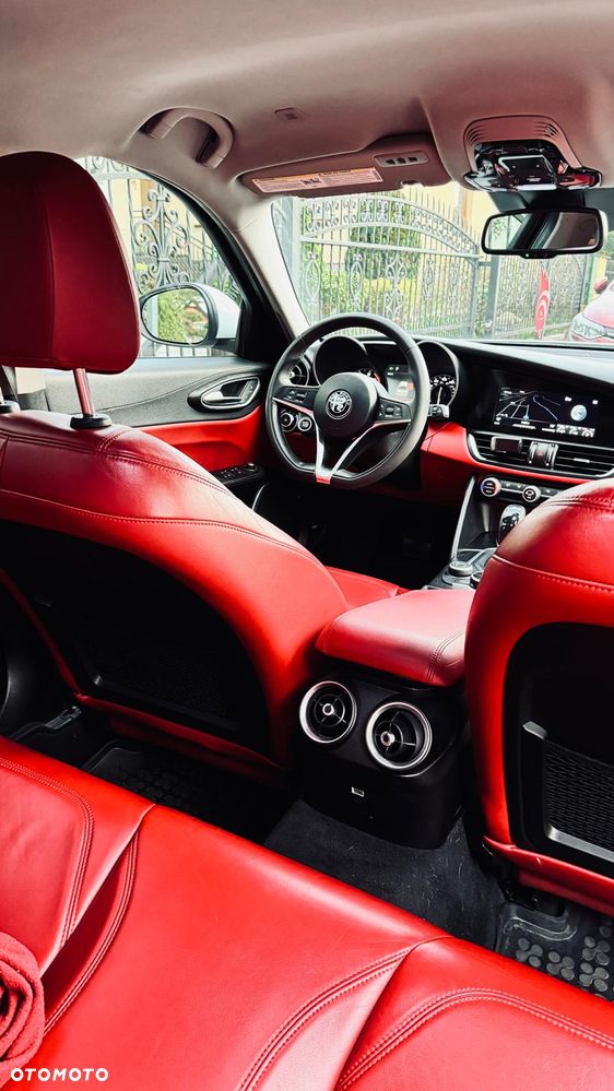 Alfa Romeo Giulia 2.0 Turbo 16V AT8-Q4 Intensa - 7
