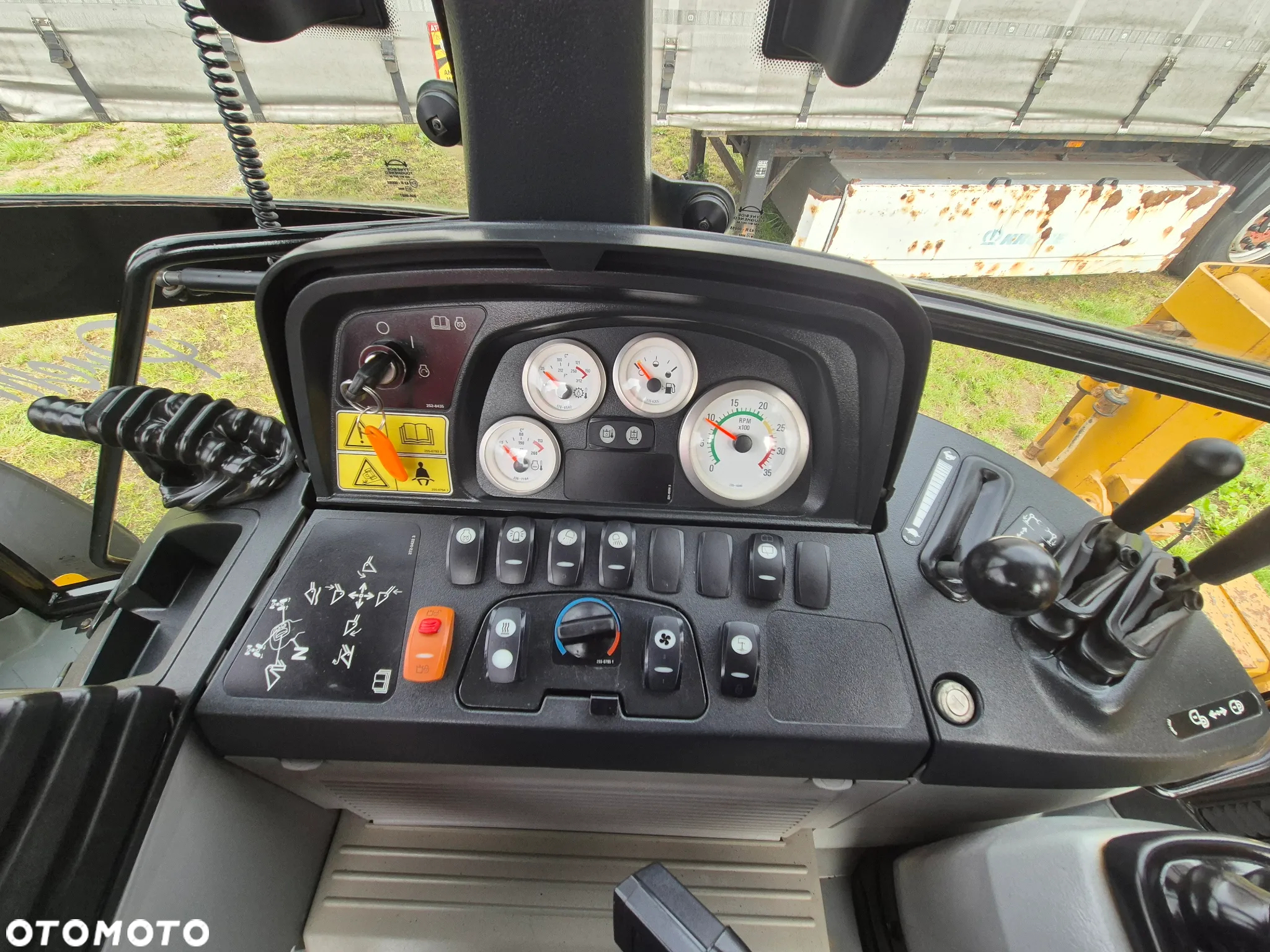 Caterpillar 434e - 27