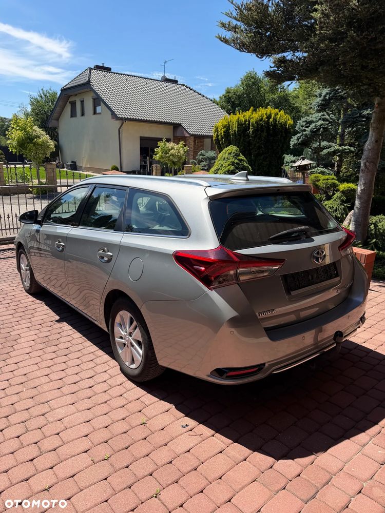 Toyota Auris - 11