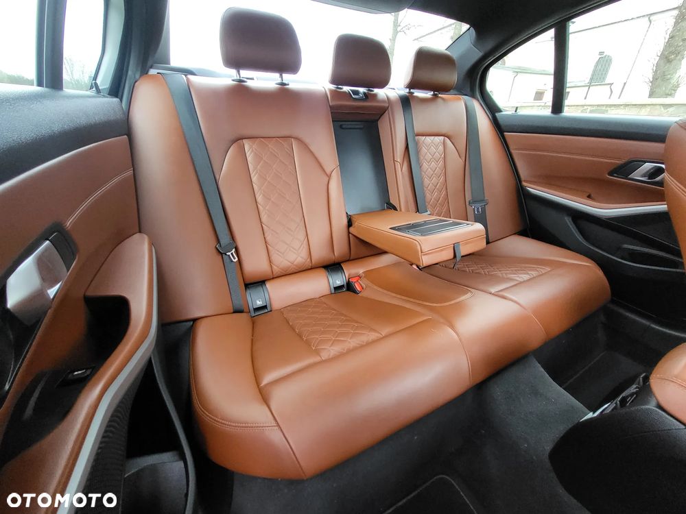 BMW Seria 3 318d Sport Line - 28