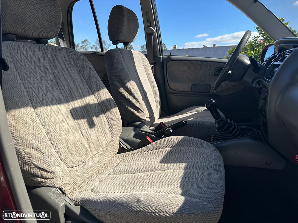 Suzuki Grand Vitara Metal Top 2.0 TDi - 36
