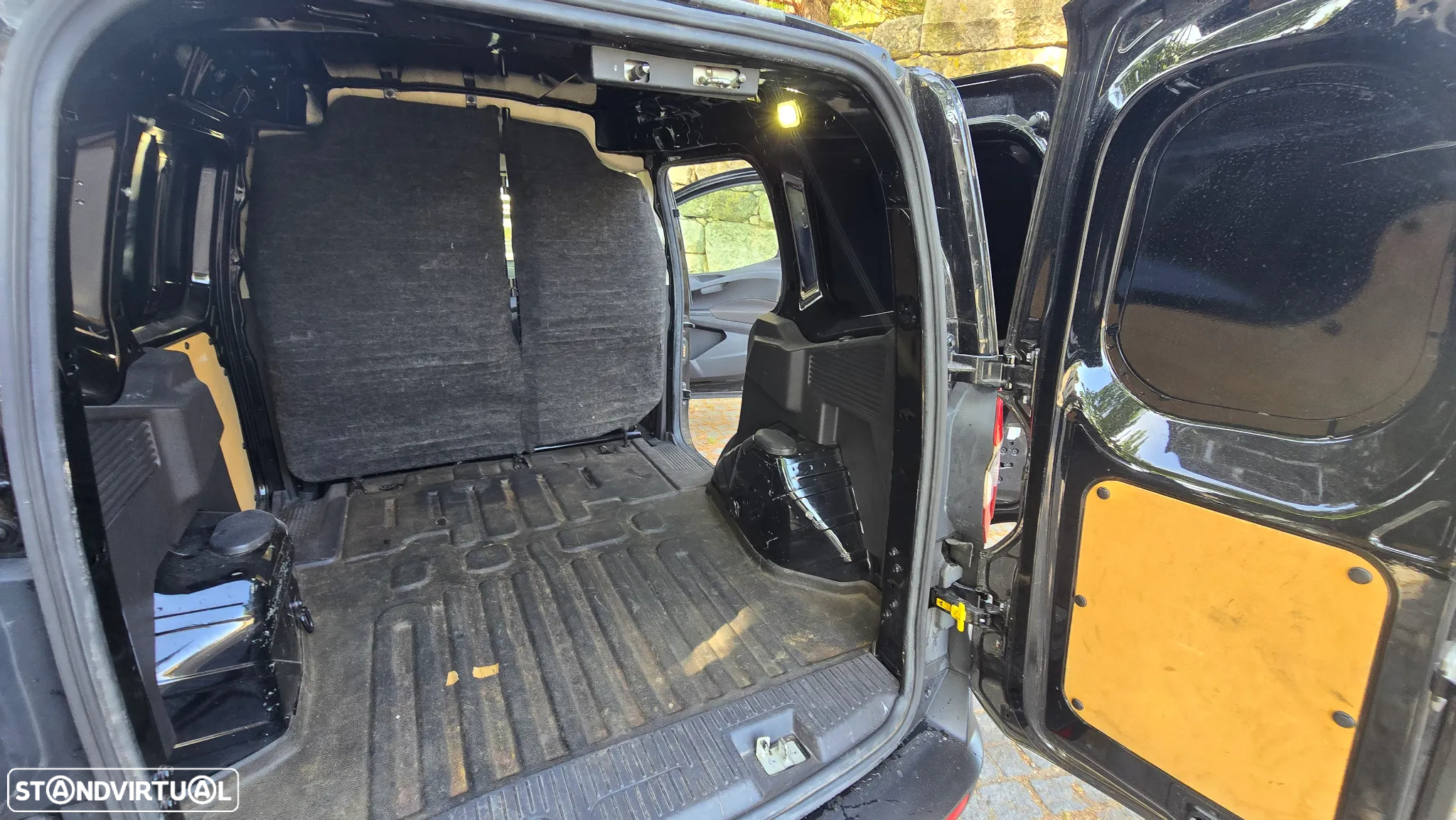 Ford Courier - 19