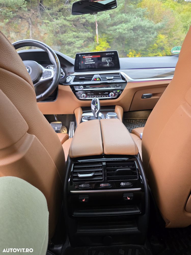 BMW Seria 5 530i Touring Aut. M Sport Edition - 11