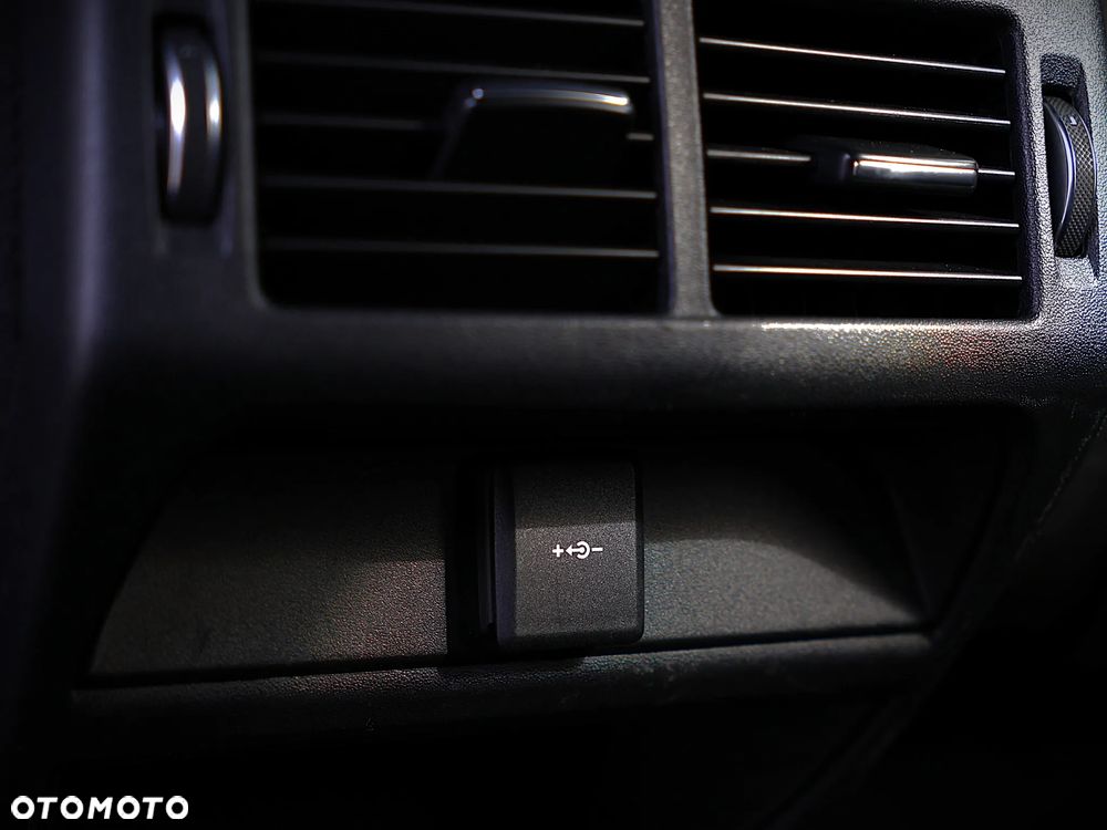 Land Rover Discovery Sport 2.0 D180 R-Dynamic - 30