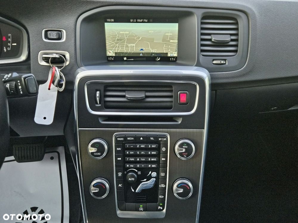 Volvo V60 D2 Geartronic Summum - 14
