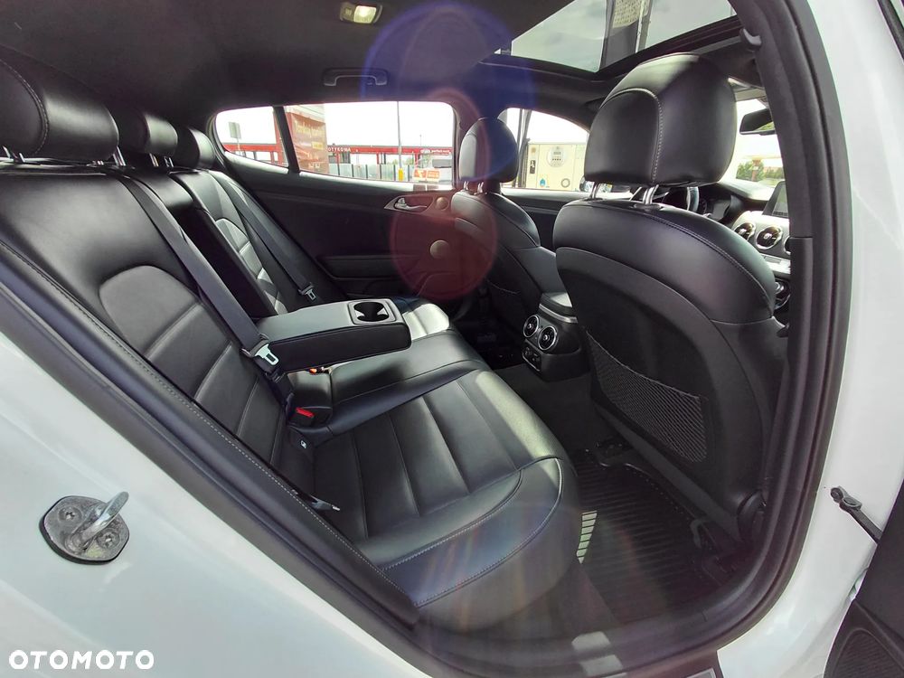 Kia Stinger 3.3 T-GDI V6 GT AWD - 29