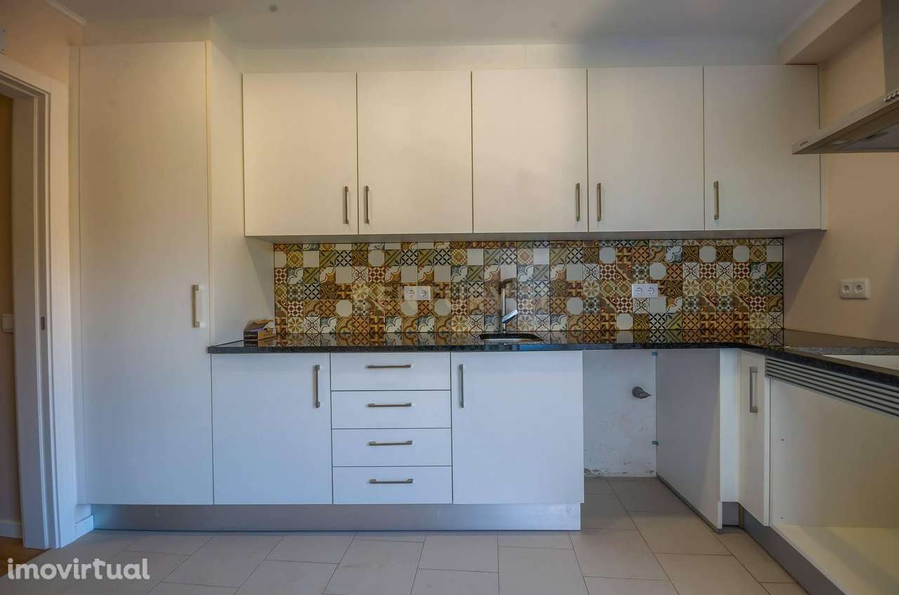 Apartamento T3 com parqueamento frente ao Parque D. Carlos I - Grande imagem: 4/19