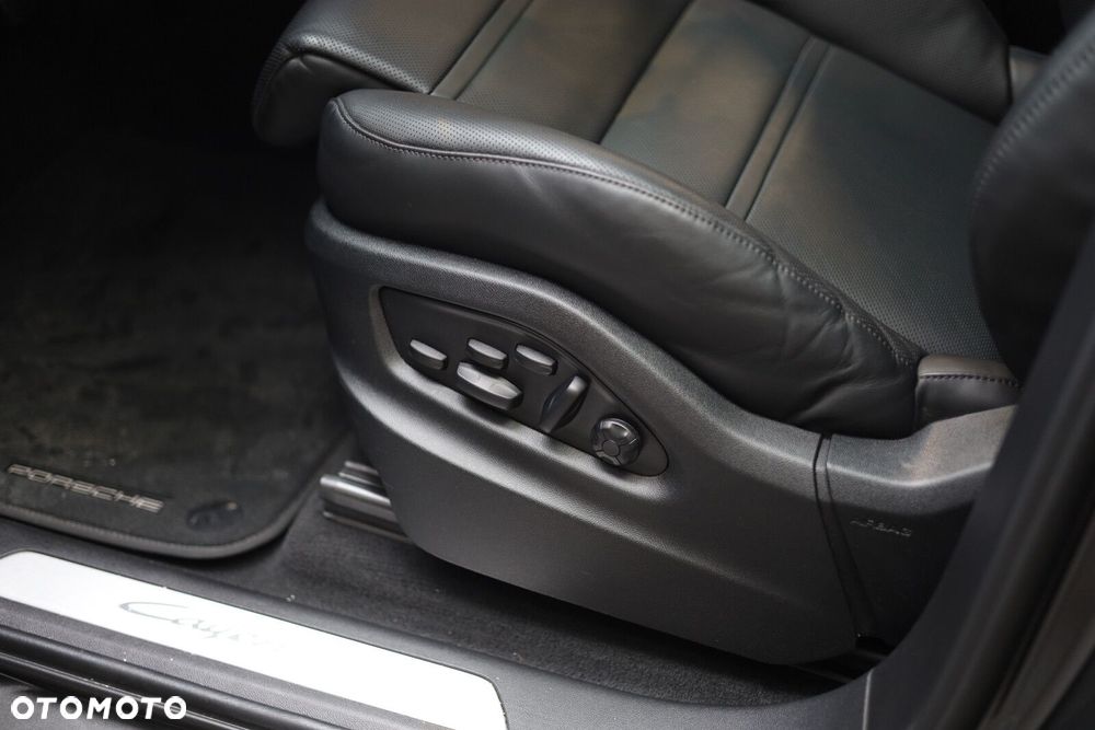 Porsche Cayenne - 21