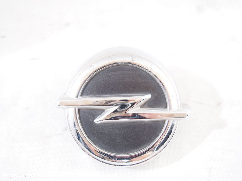 Opel Corsa E 15r Znaczek logo emblemat klapa tyl tylna przecisk - 1