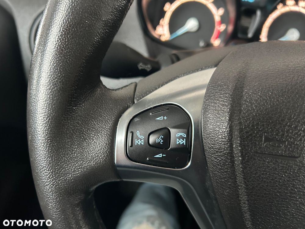 Ford Tourneo Courier 1.0 EcoBoost S&S Ambiente - 37
