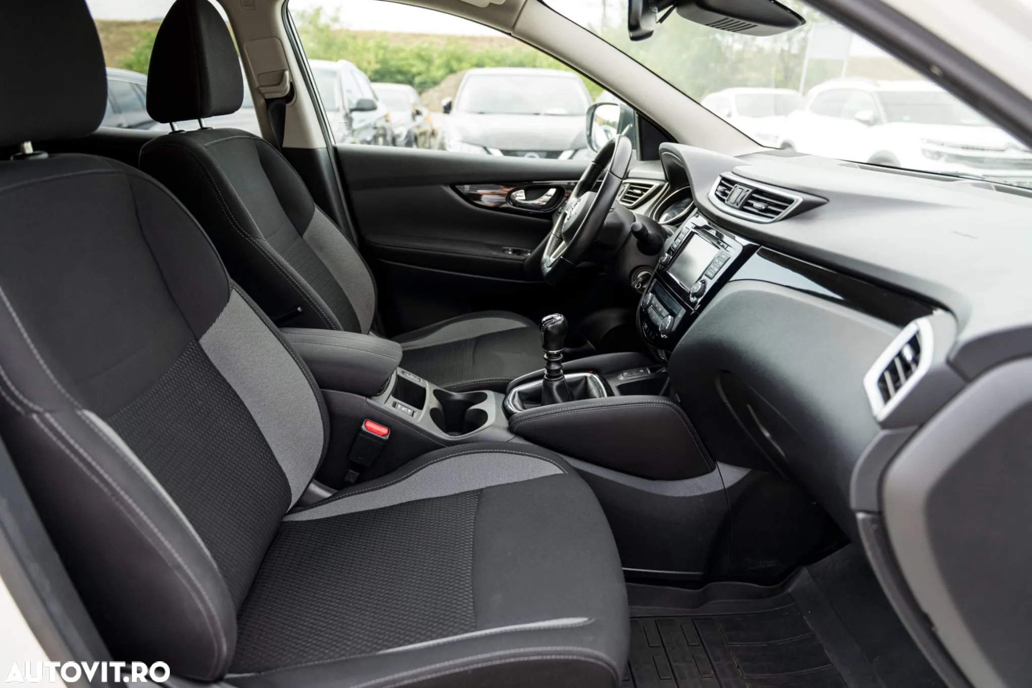 Nissan Qashqai 1.6 DCI N-Connecta - 13