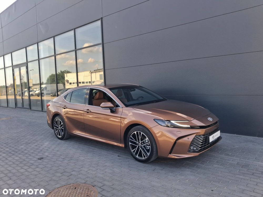 Toyota Camry - 5