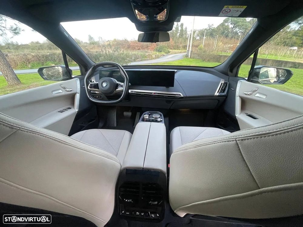 BMW iX xDrive 40 - 14