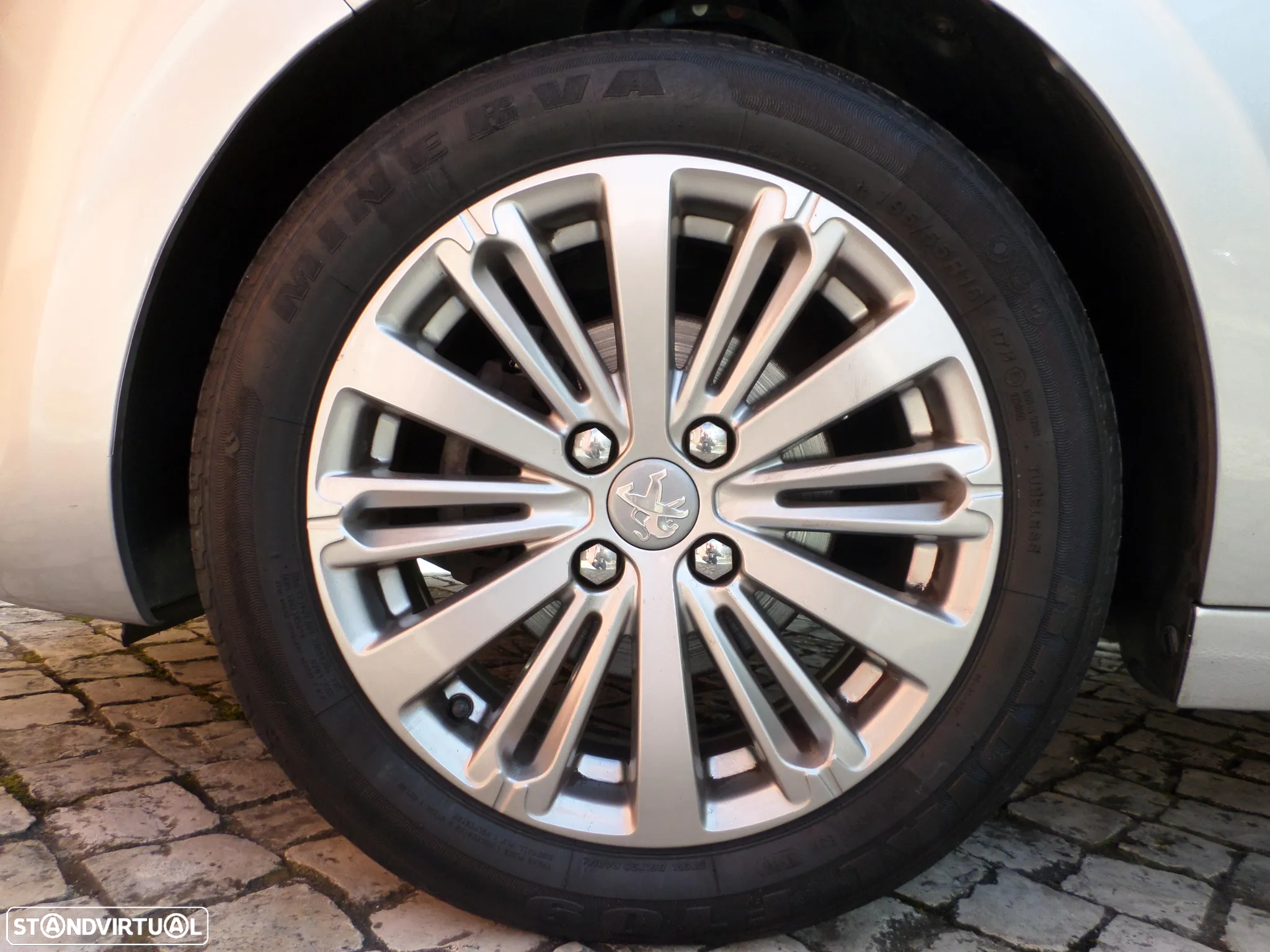 Peugeot 208 1.2 PureTech Style - 7