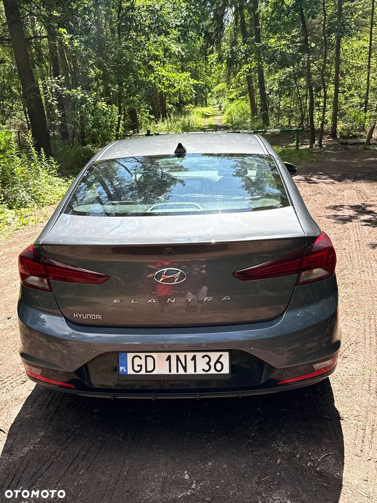 Hyundai Elantra 1.6 Style - 17