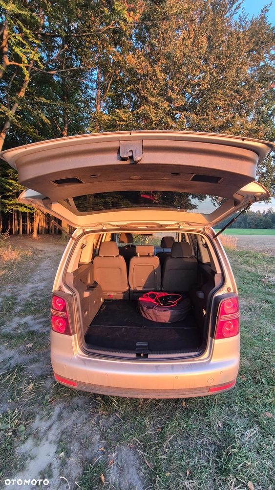 Volkswagen Touran - 5