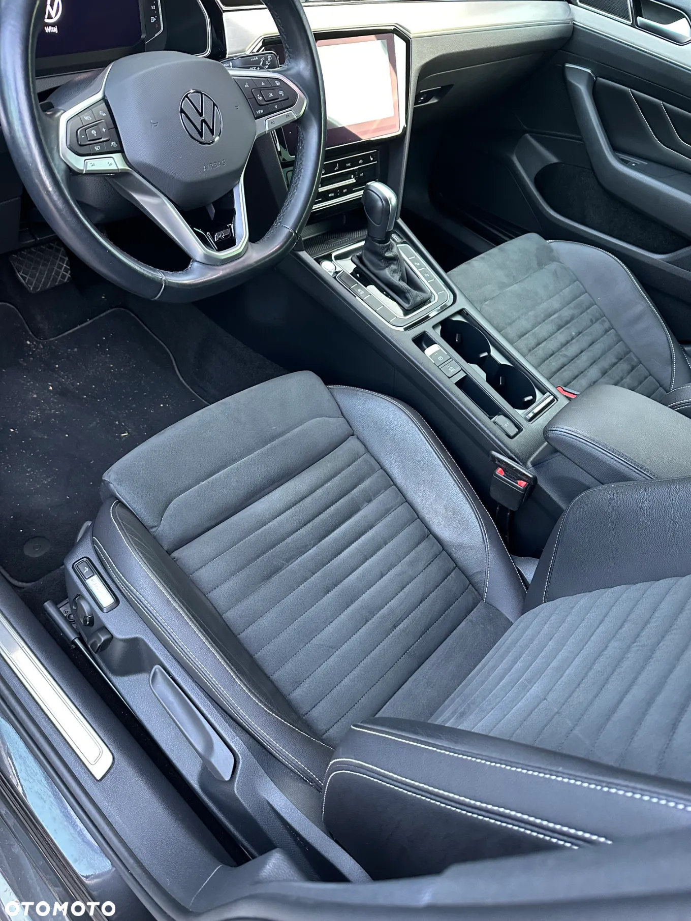 Volkswagen Passat 2.0 TDI SCR R-Line Plus DSG - 11
