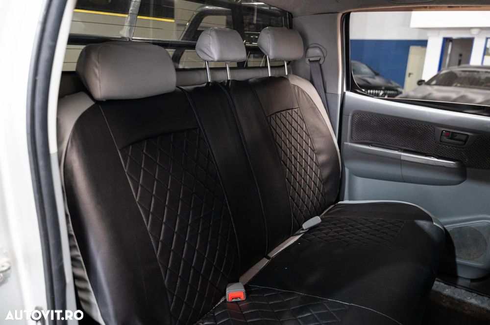 Toyota Hilux 4x4 Double Cab Sol - 8