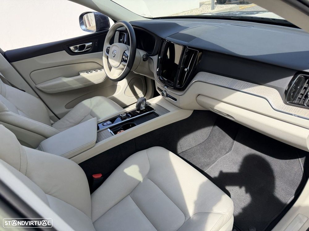Volvo XC 60 2.0 T6 PHEV Inscription Expression AWD - 26
