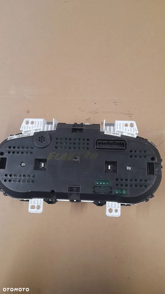 Hyundai Elantra 2010/2016 licznik - 2