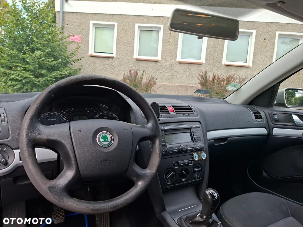 Skoda Octavia 1.6 Ambiente - 7