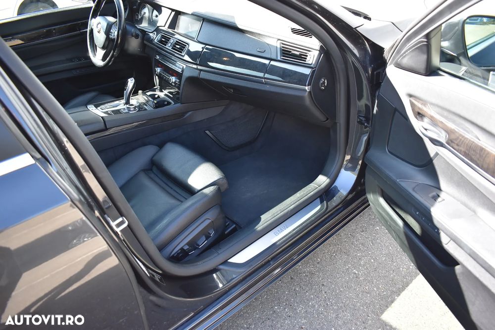 BMW Seria 7 730d xDrive - 24
