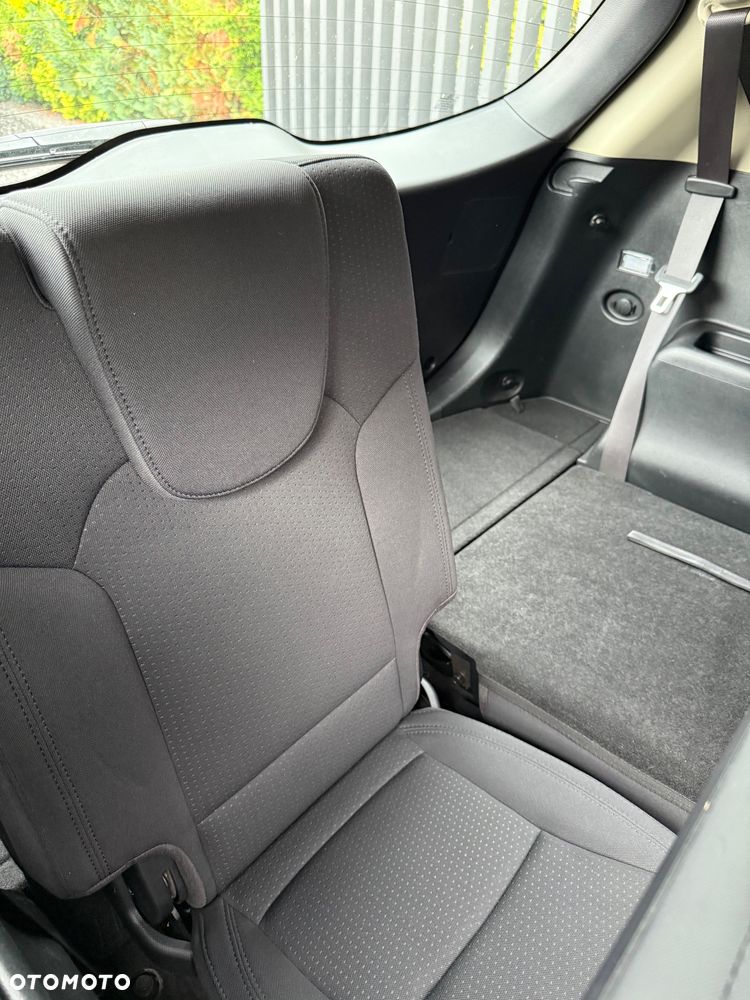 Kia Carens 1.6 GDI Dream-Team Edition - 13