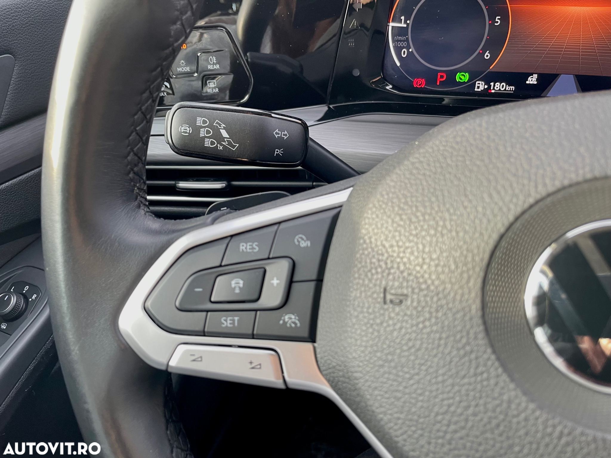 Volkswagen Golf 2.0 TDI DSG Style - 22