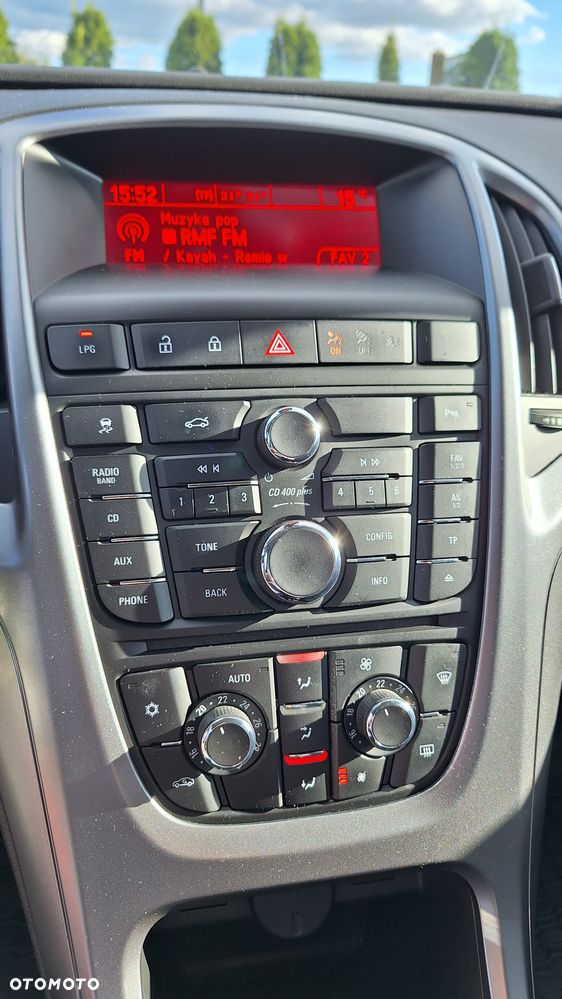 Opel Astra 1.4 T Executive EU6 - 11