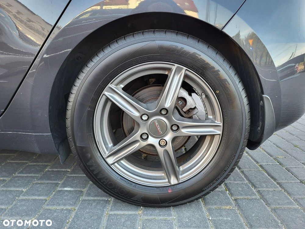 Kia Ceed - 11