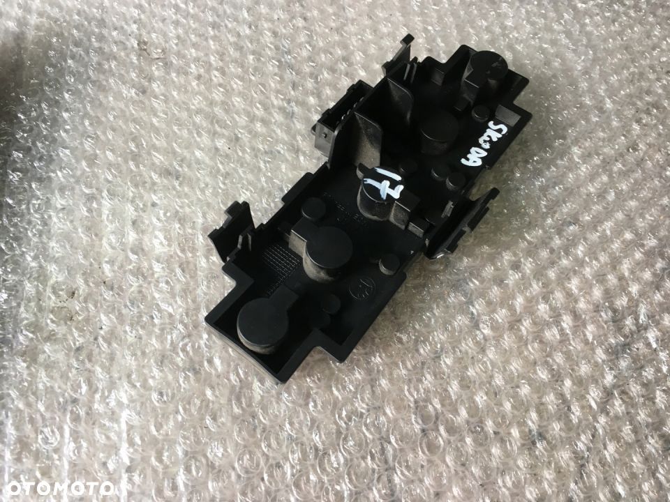 WKŁAD LAMPY PRAWY LEWY TYŁ SKODA OCTAV I 1U6945257 - 2