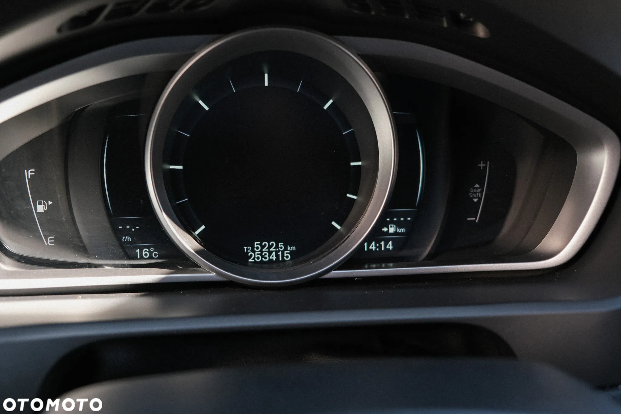 Volvo V40 D4 Drive-E R-Design Momentum - 13