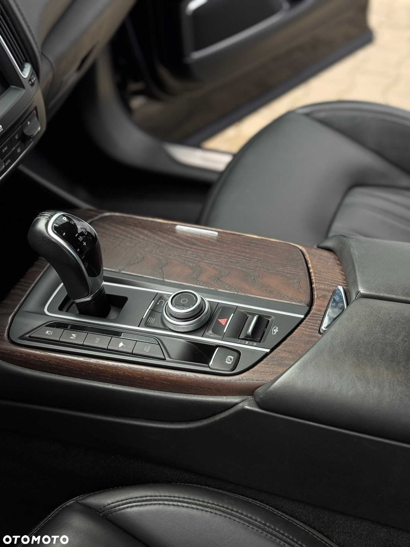 Maserati Levante Q4 Executive - 27