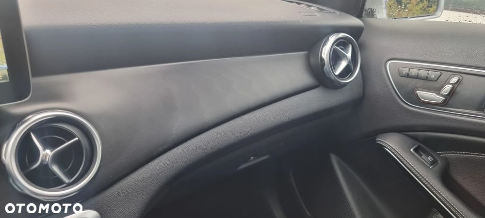 Mercedes-Benz GLA 250 4Matic 7G-DCT - 26