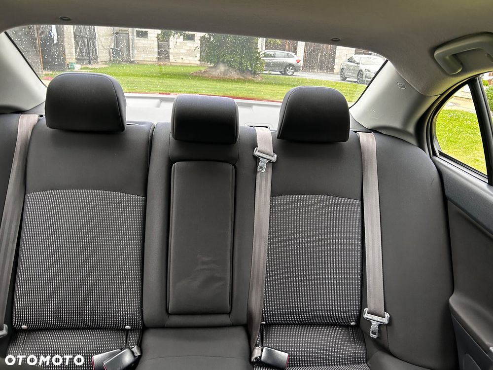 Mitsubishi Lancer 1.5 Invite - 15