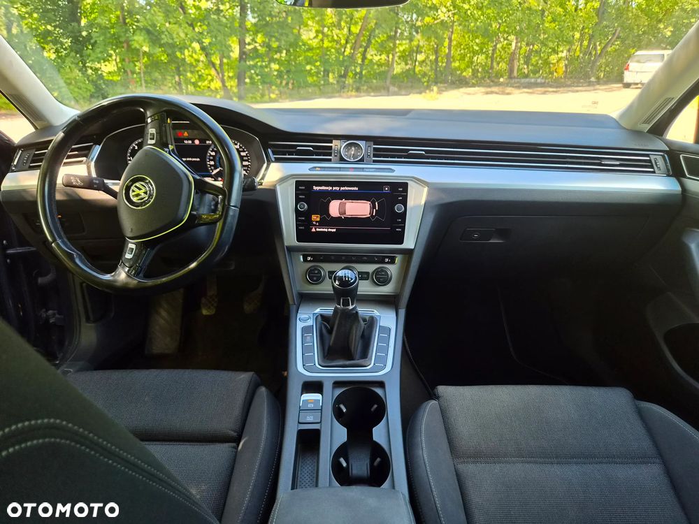 Volkswagen Passat 2.0 TDI SCR Comfortline - 10
