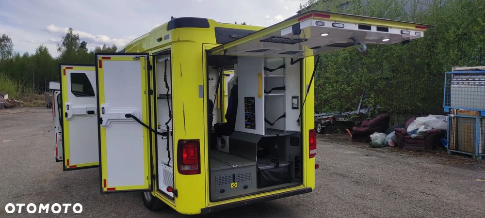Volkswagen Amarok XL Ambulans 4x4 karetka pogotowia - 6