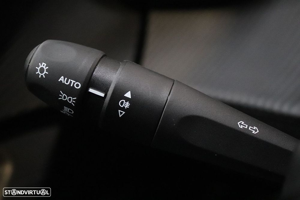 Peugeot 2008 1.2 PureTech Allure - 17