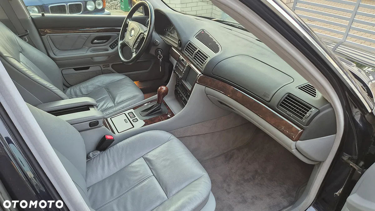 BMW Seria 7 740i - 10