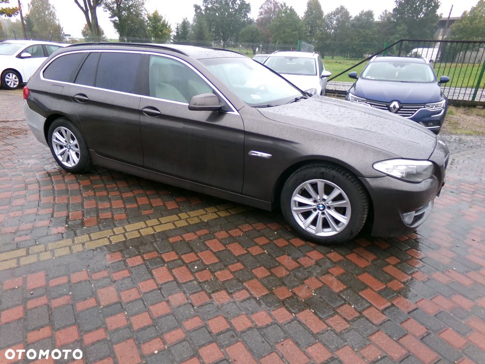 BMW Seria 5 520d Sport-Aut - 2