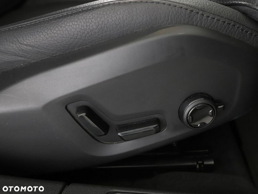 Volvo V60 B4 D Plus Dark - 37