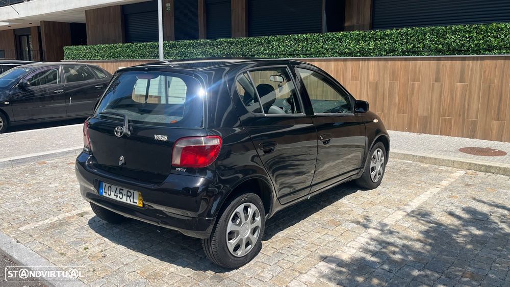 Toyota Yaris 1.0 Base C/Radio - 13