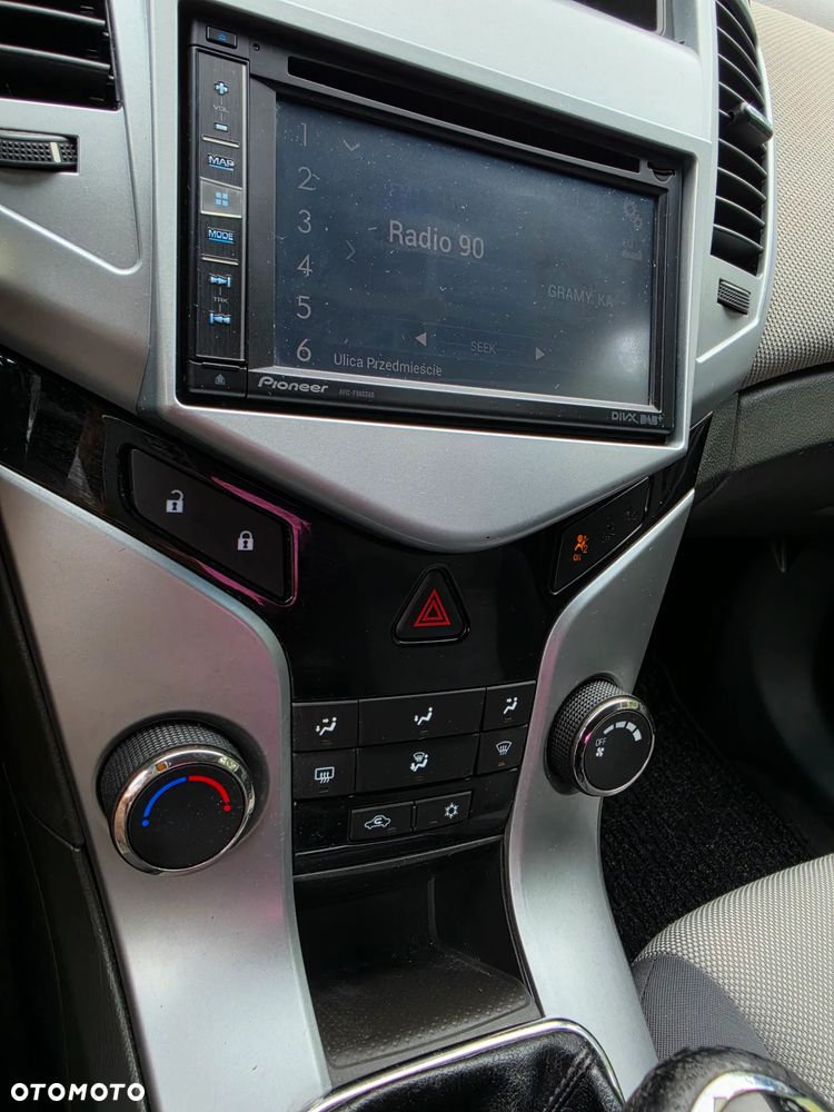 Chevrolet Cruze 1.6 - 25