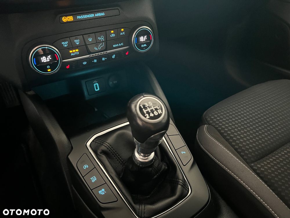 Ford Focus 1.0 EcoBoost mHEV Titanium - 34